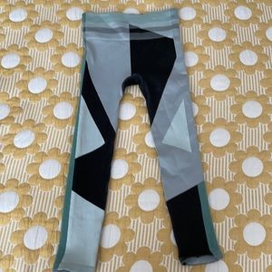 Nike geometry crop leggings
